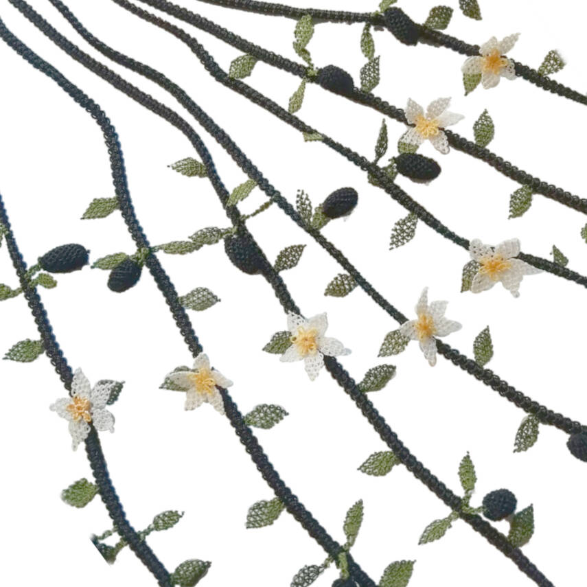 Gözlük İpi Zeytin Çiçekli Gözlük İpi Elişi İğne Oyası 85 Cm Beyaz-Siyah - 3