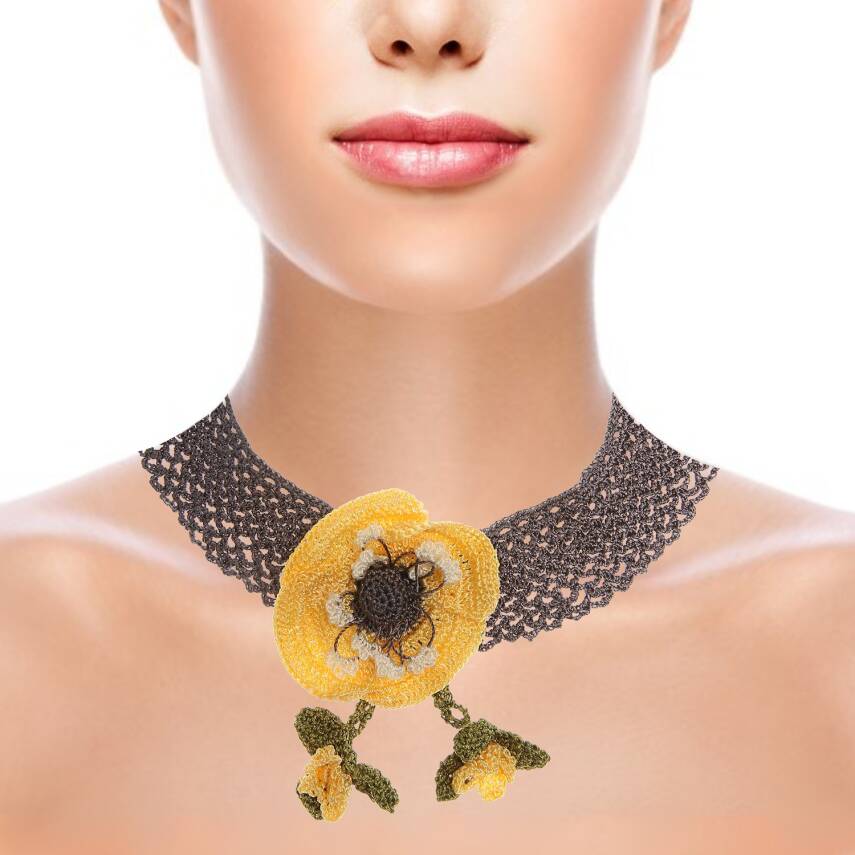 Kolye Gelincik Çiçekli Tasma Kolye Elişi Tığ Oyası 35-40 Cm Sarı-Füme - 2